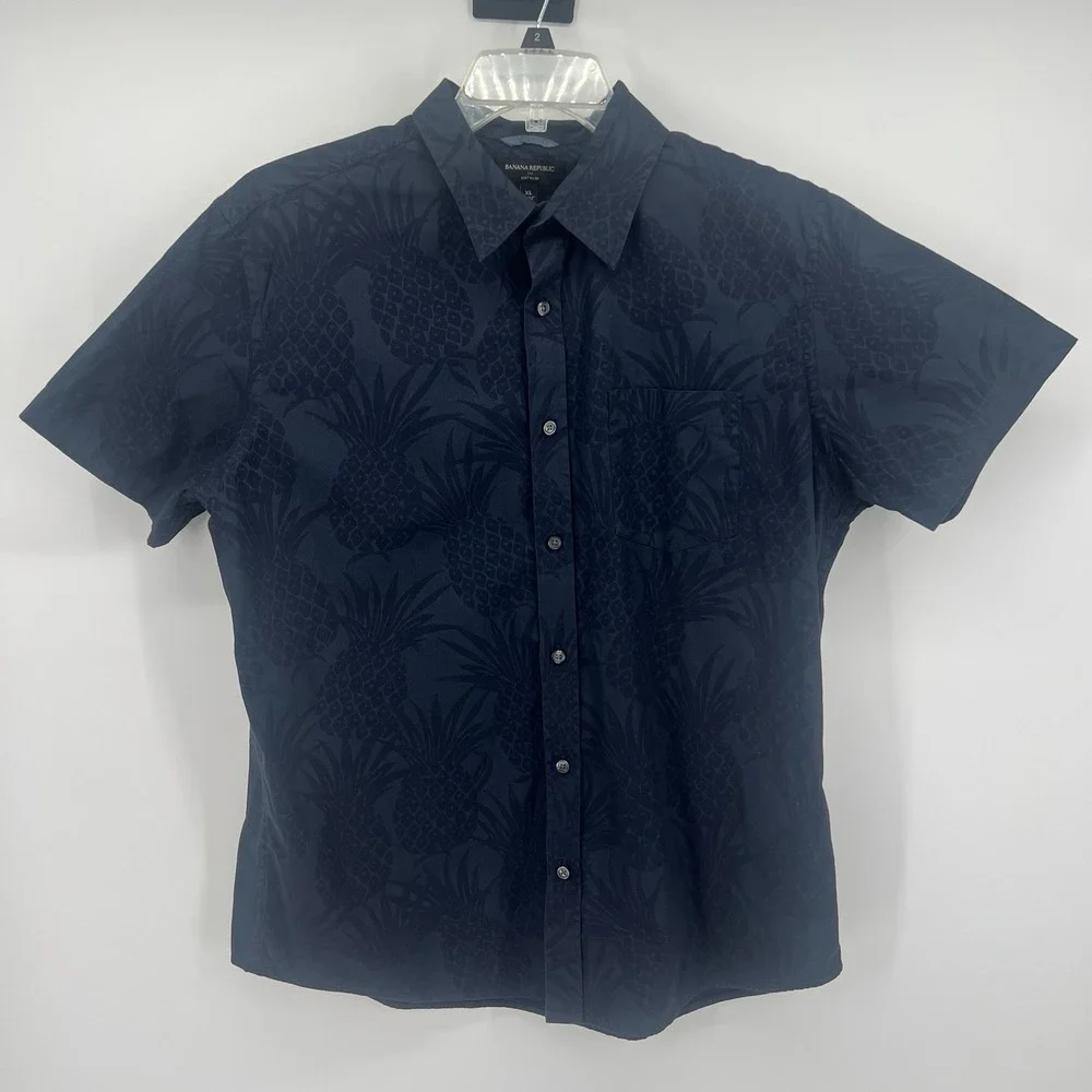 Banana Republic mens XL button-up shirt, subtle pineapple pattern
